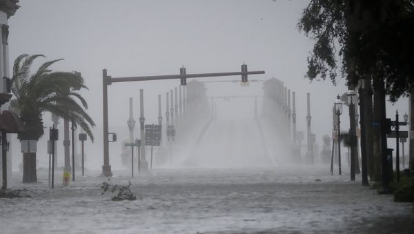 Wind and water from Hurricane Matthew batter downtown St. Augustine, Fla., Friday, Oct. 7, 2016. - Sputnik International