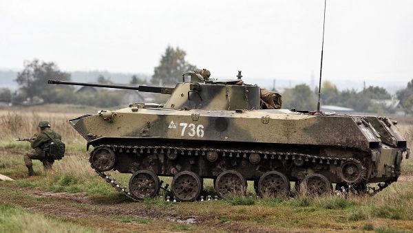 Introduced more than thirty years ago, the Russian airborne assault vehicle BMD-2 remains the backbone of the Russian airborne forces thanks to its performance characteristics, according to defense expert Kyle Mizokami - Sputnik International