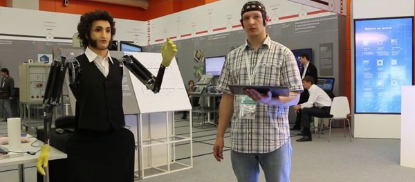 Neurobotics engineer demonstrates neuro-controlled robot Pushkin - Sputnik International