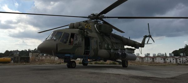 Russian cargo and assault Mi-8AMShT helicopter at the Hmeimim air base in Syria - Sputnik International