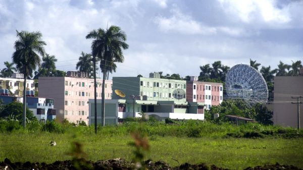 A Russian radar station is seen in Lourdes, about 12 miles south of Havana, Cuba Wednesday Oct. 17, 2001 - Sputnik International