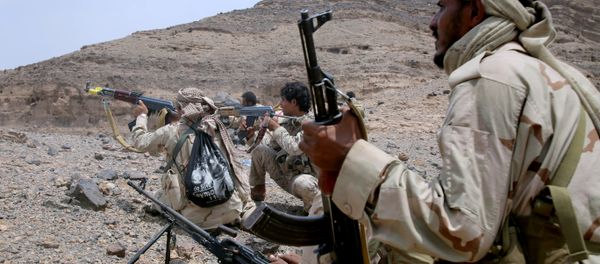 Yemeni tribesman from the Popular Resistance Committees, supporting forces loyal to Yemen's Saudi-backed President, aim their weapons as they hold a position during fighting against Shiite Huthi rebels and their allies on September 7, 2016, in the Hilan mountains, west of Marib city Yemeni tribesman from the Popular Resistance Committees, supporting forces loyal to Yemen's Saudi-backed President, aim their weapons as they hold a position during fighting against Shiite Huthi rebels and their allies on September 7, 2016, in the Hilan mountains, west of Marib city - Sputnik International