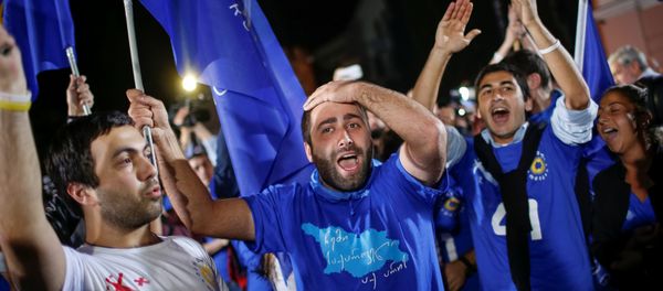 Supporters of ruling Georgian Dream party attend a rally after the parliamentary elections in Tbilisi, Georgia, October 8, 2016 - Sputnik International