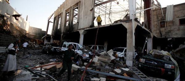 People stand at the site of an airstrike which witnesses said was by Saudi-led coalition aircraft on mourners at a hall where a wake for the father of Jalal al-Roweishan, the interior minister in the Houthi-dominated Yemeni government, was being held, in Sanaa, Yemen October 8, 2016 People stand at the site of an airstrike which witnesses said was by Saudi-led coalition aircraft on mourners at a hall where a wake for the father of Jalal al-Roweishan, the interior minister in the Houthi-dominated Yemeni government, was being held, in Sanaa, Yemen October 8, 2016 - Sputnik International
