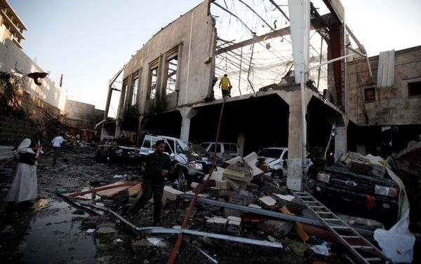 People stand at the site of an airstrike which witnesses said was by Saudi-led coalition aircraft on mourners at a hall where a wake for the father of Jalal al-Roweishan, the interior minister in the Houthi-dominated Yemeni government, was being held, in Sanaa, Yemen October 8, 2016 People stand at the site of an airstrike which witnesses said was by Saudi-led coalition aircraft on mourners at a hall where a wake for the father of Jalal al-Roweishan, the interior minister in the Houthi-dominated Yemeni government, was being held, in Sanaa, Yemen October 8, 2016 - Sputnik International
