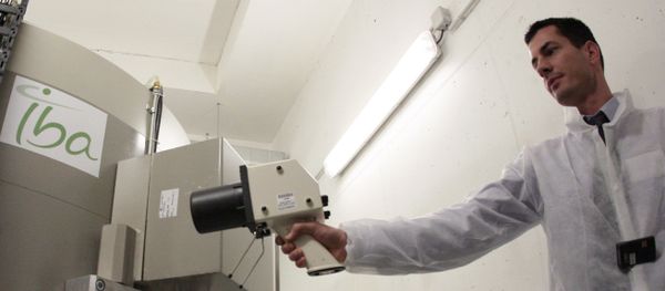 A technicians participates in the manufacturing of 'radioelements' during the unveiling of the cyclotron, a production unit of isotopes used in medical diagnosis to locate cancerous cells, on November 24, 2009 in the Saint-Louis hospital in Paris A technicians participates in the manufacturing of 'radioelements' during the unveiling of the cyclotron, a production unit of isotopes used in medical diagnosis to locate cancerous cells, on November 24, 2009 in the Saint-Louis hospital in Paris - Sputnik International