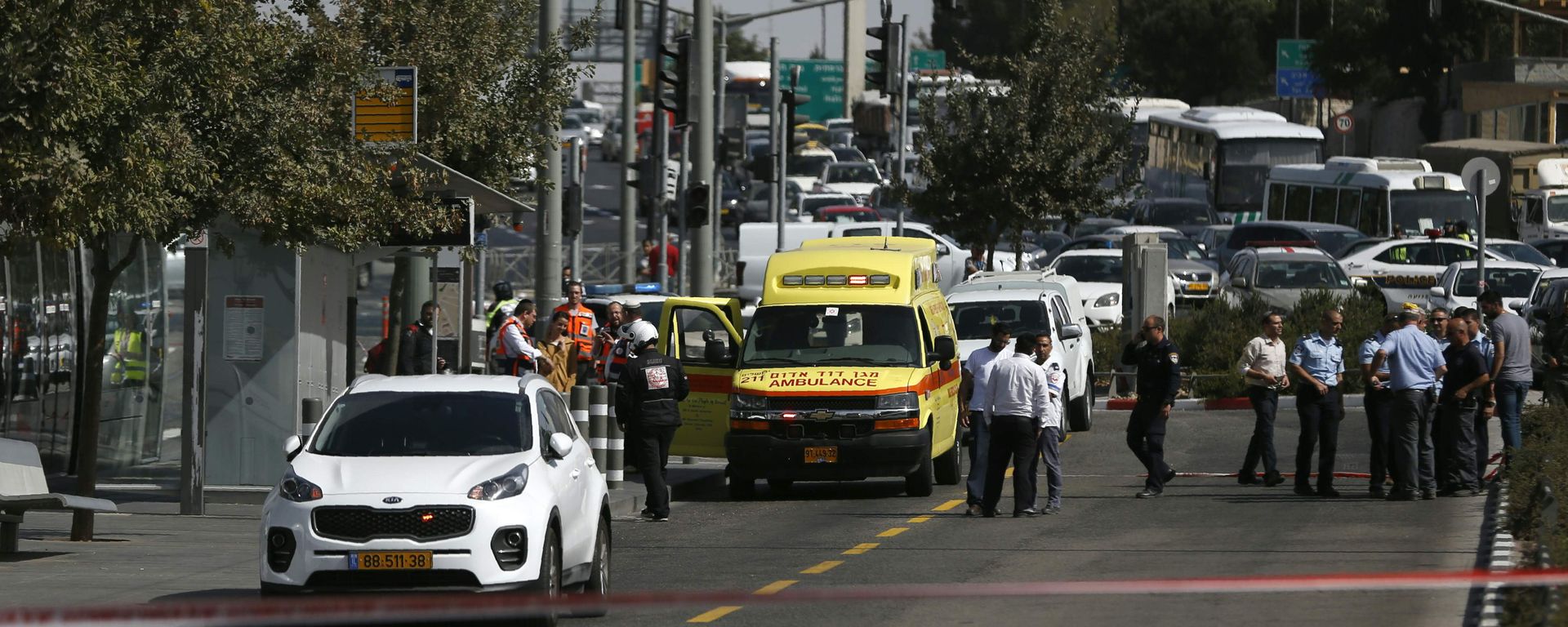 Israeli security forces cordon off the site of a shooting attack near Israeli police headquarters, close to the line dividing mainly Palestinian east Jerusalem from the mostly Jewish western sector of the city, on October 9, 2016 Israeli security forces cordon off the site of a shooting attack near Israeli police headquarters, close to the line dividing mainly Palestinian east Jerusalem from the mostly Jewish western sector of the city, on October 9, 2016 - Sputnik International, 1920, 28.01.2023