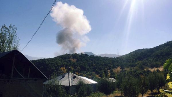 Smokes rise after Kurdish militants detonated a car bomb outside a military station in Semdinli near the border with Iraq, Turkey, Sunday, Oct. 9, 2016 - Sputnik International