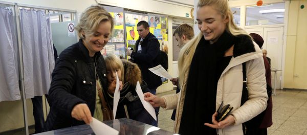 People cast their votes during general election in Vilnius, Lithuania, October 9, 2016 People cast their votes during general election in Vilnius, Lithuania, October 9, 2016 - Sputnik International