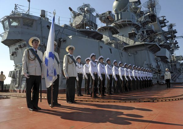 Russia's Pyotr Veliky missile cruiser makes port call in Tartus, Syria - Sputnik International