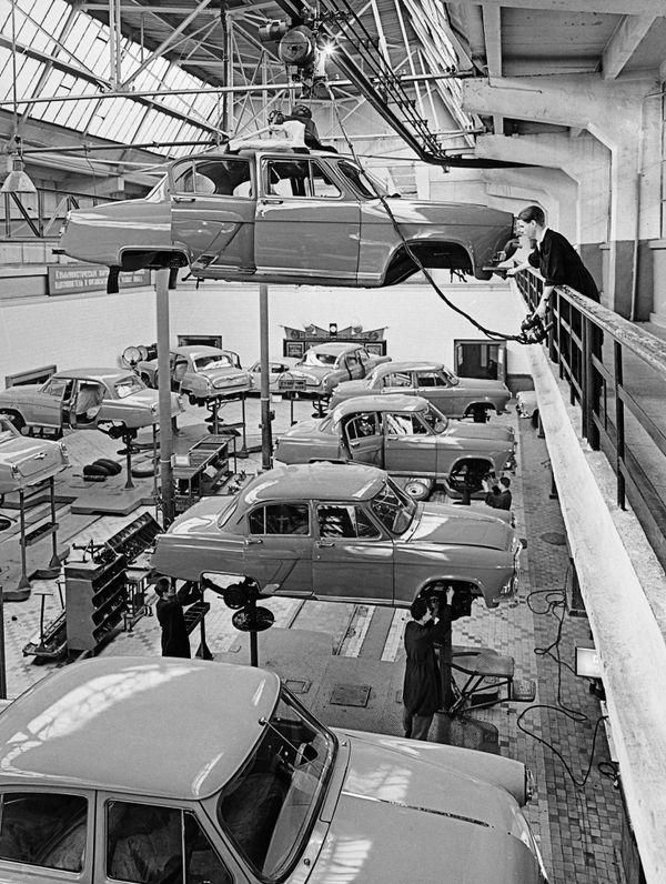 Volga passenger cars on the assembly line of the Gorky Automotive Plant Volga passenger cars on the assembly line of the Gorky Automotive Plant - Sputnik International