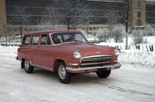 GAZ-22 Volga, a middle class station wagon produced on the basis of the GAZ-21. GAZ-22 Volga, a middle class station wagon produced on the basis of the GAZ-21. - Sputnik International