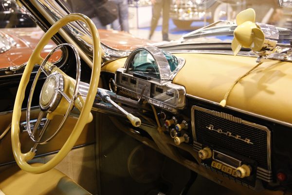 The cabin and the panel board of a GAZ-21 Volga at the 13th Ilya Sorokin's Oldtimer Gallery, an exhibition of classic cars and antiques. The cabin and the panel board of a GAZ-21 Volga at the 13th Ilya Sorokin's Oldtimer Gallery, an exhibition of classic cars and antiques. - Sputnik International