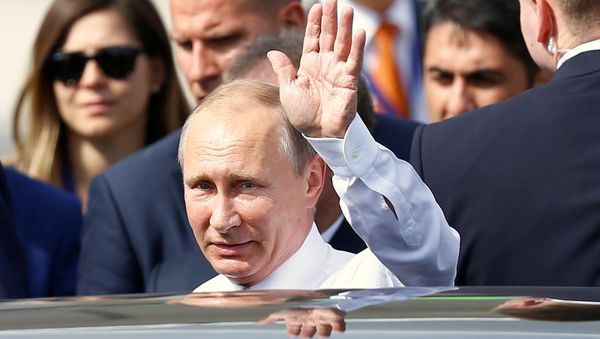 Russian President Vladimir Putin greets media members upon his arrival at Ataturk International airport in Istanbul, Turkey, October 10, 2016 Russian President Vladimir Putin greets media members upon his arrival at Ataturk International airport in Istanbul, Turkey, October 10, 2016 - Sputnik International
