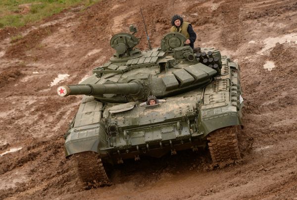 A T-72 tank during the military machinery show at the Alabino training ground held as part of the international military-technical forum ARMY-2016 - Sputnik International