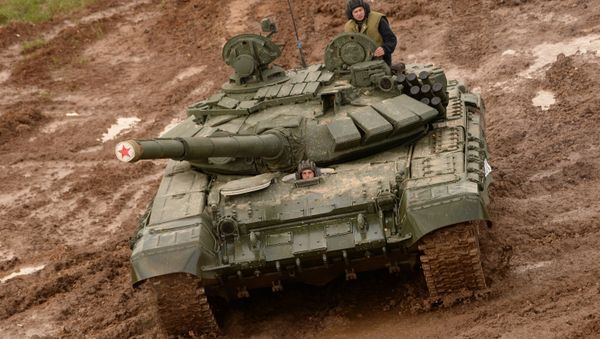 A T-72 tank during the military machinery show at the Alabino training ground held as part of the international military-technical forum ARMY-2016 - Sputnik International