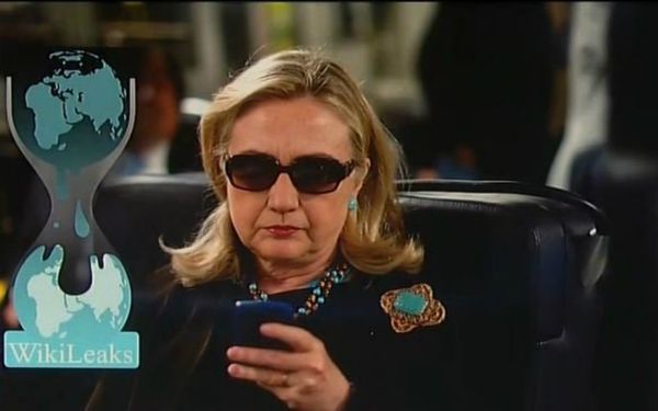 WikiLeaks Logo and Hillary Clinton - Sputnik International