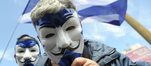 Pro-Scottish Independence supporters with Scottish Saltire flag masks pose for a picture at a rally in George Square in Glasgow, Scotland on July 30, 2016 to call for Scottish independence from the UK.  - Sputnik International