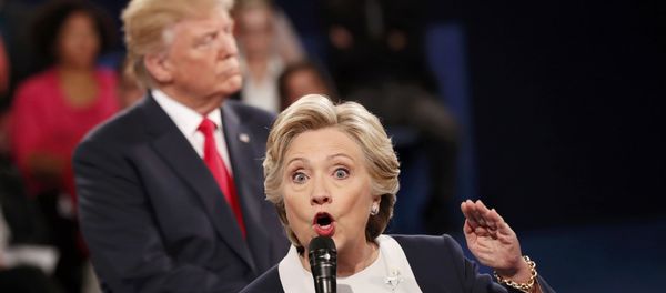 Democratic U.S. presidential nominee Hillary Clinton speaks during their presidential town hall debate with Republican U.S. presidential nominee Donald Trump at Washington University in St. Louis, Missouri, U.S., October 9, 2016. - Sputnik International