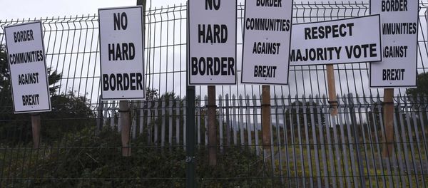 Banners are displayed during a protest by Anti-Brexit campaigners, Borders Against Brexit, against Britain's vote to leave the European Union, at the border town of Carrickcarnon in Ireland October 8, 2016. Banners are displayed during a protest by Anti-Brexit campaigners, Borders Against Brexit, against Britain's vote to leave the European Union, at the border town of Carrickcarnon in Ireland October 8, 2016. - Sputnik International