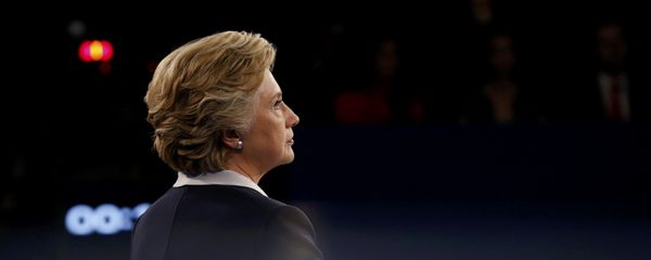 Democratic U.S. presidential nominee Hillary Clinton listens as Republican U.S. presidential nominee Donald Trump (not pictured) speaks during their presidential town hall debate at Washington University in St. Louis, Missouri, U.S., October 9, 2016. - Sputnik International