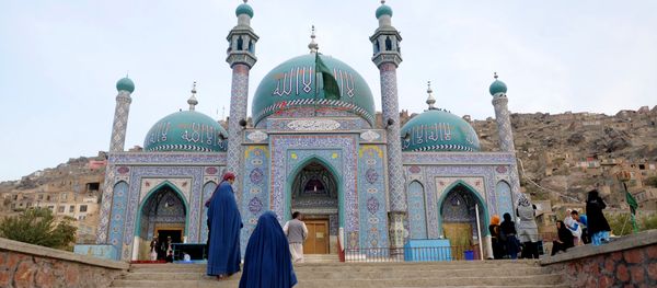 Afghan burqa-clad women visit The Karte Sakhi Shrine in Kabul Afghan burqa-clad women visit The Karte Sakhi Shrine in Kabul - Sputnik International