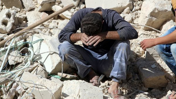 A man reacts on the rubble of damaged buildings after losing relatives to an airstrike in the besieged rebel-held al-Qaterji neighbourhood of Aleppo, Syria October 11, 2016. A man reacts on the rubble of damaged buildings after losing relatives to an airstrike in the besieged rebel-held al-Qaterji neighbourhood of Aleppo, Syria October 11, 2016. - Sputnik International