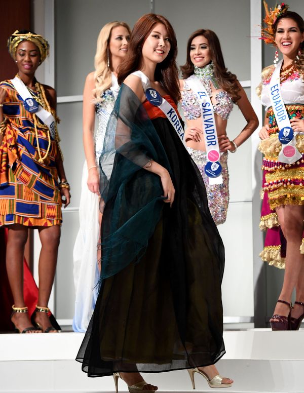 Miss Korea Kim Min-Jeong (C) - Sputnik International