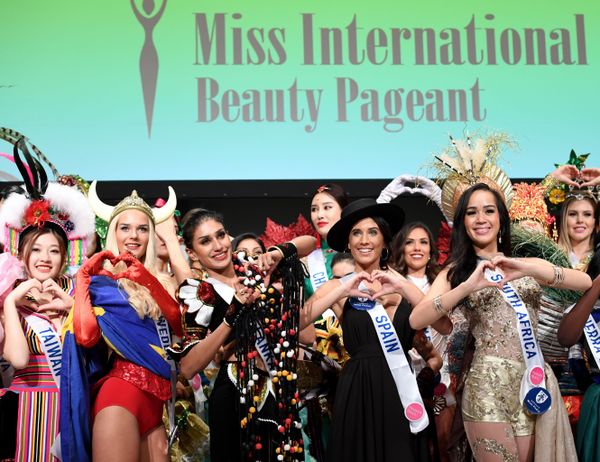 (L-R) Miss Taiwan Tan Ai-Ning, Miss Sweden Maria Taipaleenmaki, Miss Sri Lanka Ayesha Fernando, Miss Spain Anabel Delgado Torres and Miss South Africa Tharina Botes - Sputnik International
