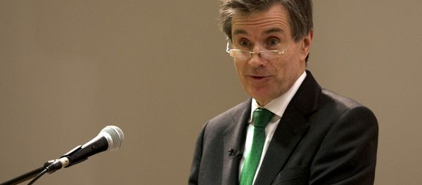 Former head of the British Secret Intelligence Service (MI6), John Sawers speaks at King's College part of the University of London, in London, Monday, Feb.16, 2015. Sawers led MI6 from 2009 to 2014, and is a visiting professor at the university. - Sputnik International