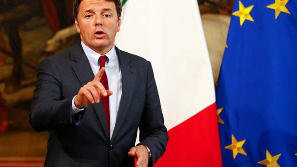 Italian Prime Minister Matteo Renzi gestures as he talks during a news conference at Chigi Palace in Rome, Italy October 12, 2016. Italian Prime Minister Matteo Renzi gestures as he talks during a news conference at Chigi Palace in Rome, Italy October 12, 2016. - Sputnik International