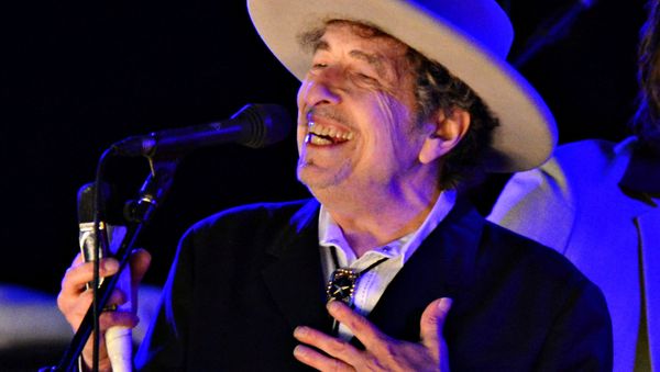 US musician Bob Dylan performs during on day 2 of The Hop Festival in Paddock Wood, Kent on June 30th 2012. - Sputnik International