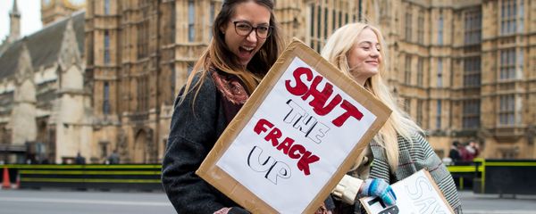 Activists attend an anti-fracking rally outside the Houses of Parliament in central London on January 26, 2015, calling for MPs to vote for a moratorium on fracking within the UK. Activists attend an anti-fracking rally outside the Houses of Parliament in central London on January 26, 2015, calling for MPs to vote for a moratorium on fracking within the UK. - Sputnik International