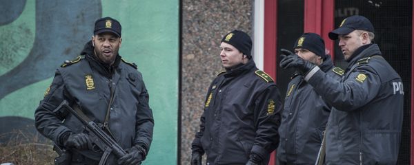Policemen stand in front of a house in Ishoj, Denmark - Sputnik International