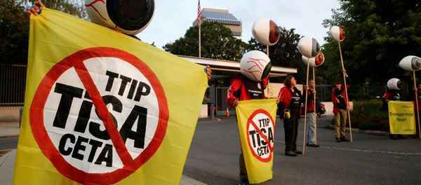 Greenpeace activists hold banners and giant eyes during a demonstration against the trade agreements TTIP, CETA and TiSA in front of the U.S. Mission in Geneva, Switzerland, September 20, 2016. Greenpeace activists hold banners and giant eyes during a demonstration against the trade agreements TTIP, CETA and TiSA in front of the U.S. Mission in Geneva, Switzerland, September 20, 2016. - Sputnik International