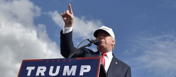 Republican presidential candidate Donald Trump speaks during a rally at the Lakeland Linder Regional Airport in Lakeland, Florida on October 12, 2016. - Sputnik International