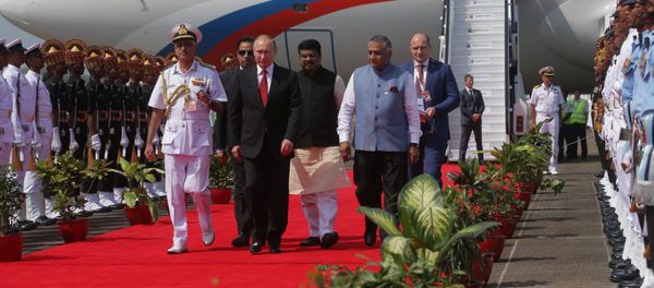Russian President, Vladimir Putin arrives at the airport in Goa on October 15, 2016 Russian President, Vladimir Putin arrives at the airport in Goa on October 15, 2016 - Sputnik International