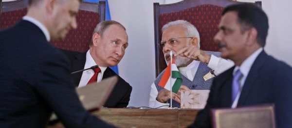 Indian Prime Minister Narendra Modi, rear right, talks with Russian President Vladimir Putin as officials of two countries exchange agreements after bilateral meeting in the beach resort state of Goa in western India, Saturday, Oct. 15, 2016 Indian Prime Minister Narendra Modi, rear right, talks with Russian President Vladimir Putin as officials of two countries exchange agreements after bilateral meeting in the beach resort state of Goa in western India, Saturday, Oct. 15, 2016 - Sputnik International