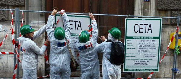 Activists demonstrate in front of French Agriculture ministry to protest against the EU trade deal with Canada, known as CETA, in Paris, Tuesday Oct. 11, 2016 Activists demonstrate in front of French Agriculture ministry to protest against the EU trade deal with Canada, known as CETA, in Paris, Tuesday Oct. 11, 2016 - Sputnik International