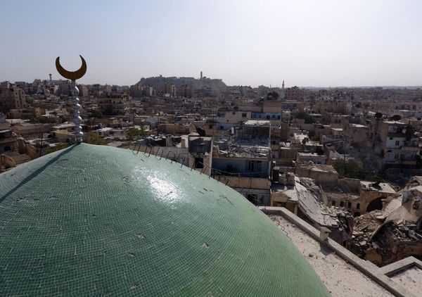 A view taken with a drone shows the minaret of Osama Bin Zayed mosque along with damaged buildings in the old city of Aleppo, Syria, October 13, 2016 A view taken with a drone shows the minaret of Osama Bin Zayed mosque along with damaged buildings in the old city of Aleppo, Syria, October 13, 2016 - Sputnik International