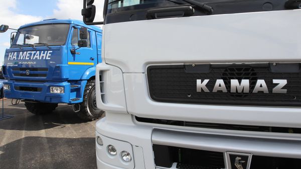 Trucks equipped with engines running on natural gas at KAMAZ truck manufacturing facility in Naberezhnye Chelny - Sputnik International