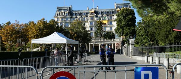 Lausanne police forces stand guard outside the Beau-Rivage Palace ahead of Syria talks in Lausanne, Switzerland, October 15, 2016 Lausanne police forces stand guard outside the Beau-Rivage Palace ahead of Syria talks in Lausanne, Switzerland, October 15, 2016 - Sputnik International