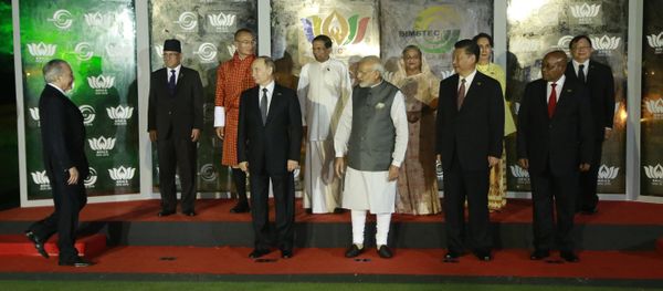Brazilian President Michel Temer, left, walks to join leaders of BRICS countries, from left bottom row, Russian President Vladimir Putin, Indian Prime Minister Narendra Modi, Chinese President Xi Jinping, and South African President Jacob Zuma and BIMSTEC leaders, second row from left, Nepalese Prime Minister Pushpa Kamal Dahal, Bhutanese Prime Minister Tshering Tobgay, Sri Lankan President Maithripala Sirisena, Bangladesh Prime Minister Sheikh Hasina, Myanmar's Foreign Minister Aung San Suu Kyi and Thailand's Vice Minister for Foreign Affairs Virasakdi Futrakul, for a group photo at the BRICS and BIMSTEC, or Bay of Bengal Initiative for Multi-Sectoral Technical and Economic Cooperation, summit in Goa, India, Sunday, Oct. 16, 2016 - Sputnik International
