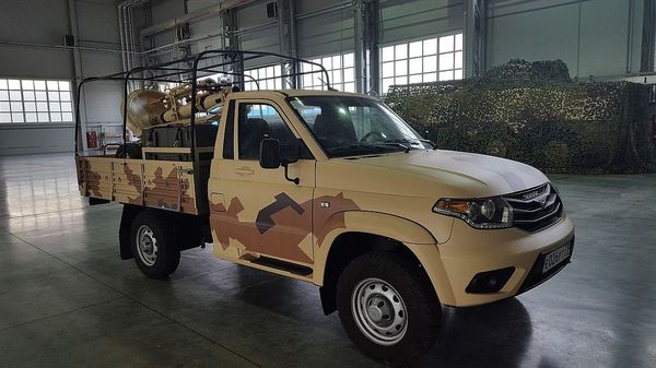 Military-use UAZ Patriot equipped with 2B11 mortar - Sputnik International