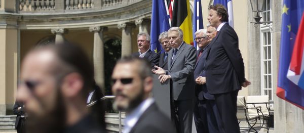 Security guards stand in front of he Foreign Ministers from EU's founding six Jean Asselborn from Luxemburg, Paolo Gentiloni from Italy, Jean-Marc Ayrault from France, Frank-Walter Steinmeier from Germany, Didier Reynders from Belgium and Bert Koenders from the Netherlands, as they brief the media after a meeting on the so-called Brexit in Berlin, Germany, Saturday, June 25, 2016 Security guards stand in front of he Foreign Ministers from EU's founding six Jean Asselborn from Luxemburg, Paolo Gentiloni from Italy, Jean-Marc Ayrault from France, Frank-Walter Steinmeier from Germany, Didier Reynders from Belgium and Bert Koenders from the Netherlands, as they brief the media after a meeting on the so-called Brexit in Berlin, Germany, Saturday, June 25, 2016 - Sputnik International