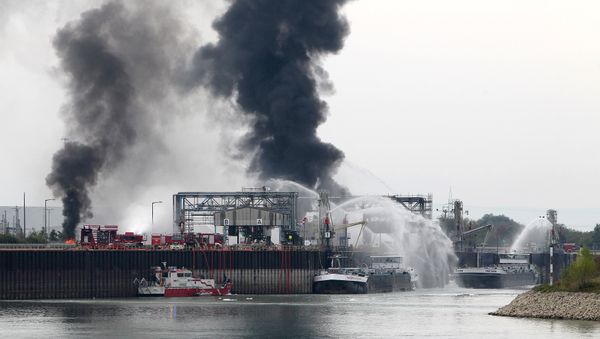 Smoke rises from the Chemical plant of the BASF site in Ludwigshafen, western Germany on October 17, 2016 - Sputnik International