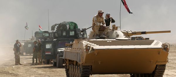 Iraqi forces hold a position on October 17, 2016 in the area of al-Shurah, some 45 kms south of Mosul, as they advance towards the city to retake it from the Islamic State (IS) group jihadists Iraqi forces hold a position on October 17, 2016 in the area of al-Shurah, some 45 kms south of Mosul, as they advance towards the city to retake it from the Islamic State (IS) group jihadists - Sputnik International