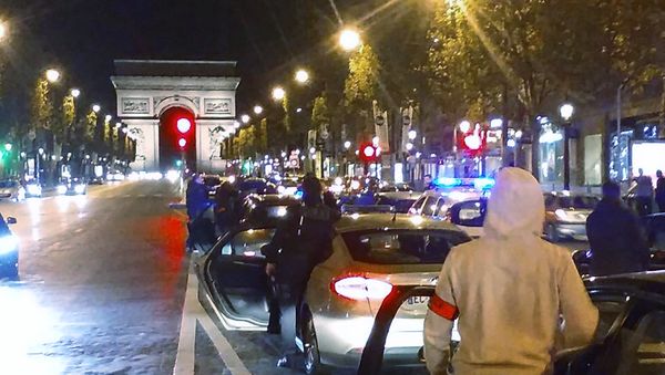 Around 500 police officers in plain clothes take part in a protest on the Champs-Elysees avenue overnight on October 18, 2016 in Paris - Sputnik International
