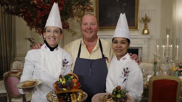 From left, White House Executive Pastry Chef Susan Morrison, American chef Mario Batali, and White House Executive Chef Cris Comerford pose for photographers during a preview in advance of the State Dinner in honor of the Official Visit of Italian Prime Minister Matteo Renzi and his wife Agnese Landini, Monday, Oct. 17, 2016, in the State Dining Room of the White House in Washington - Sputnik International