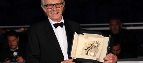 British director Ken Loach poses after he was awarded the Palme d'Or for the film I, Daniel Blake on May 22, 2016 during a photocall at 69th Cannes Film Festival in Cannes, southern France. - Sputnik International
